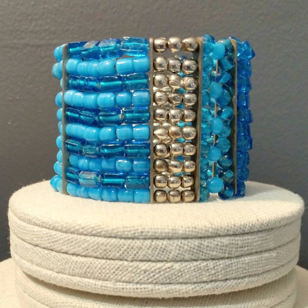 Blue glass and silver beaded stretch bracelet
